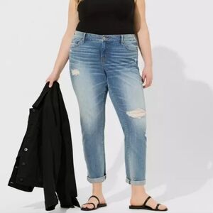 Torrid Mid Rise Boyfriend Straight Leg Jeans Vintage Stretch 25" Inseam NWT